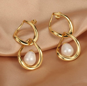 Elegant Gold  Pearl Earrings