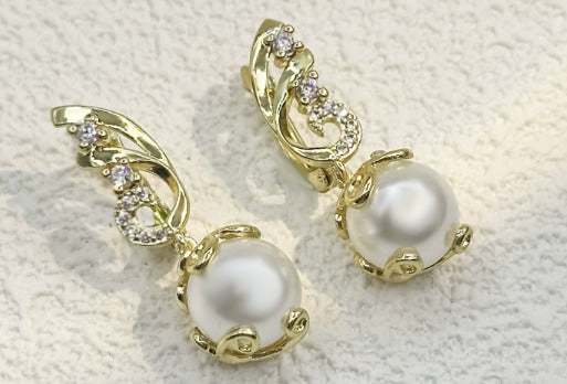 Elegant Pearl Zirconia Earrings