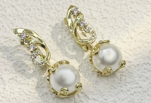 Elegant Pearl Zirconia Earrings