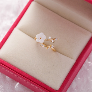 Adjustable White Blossom Gold Ring