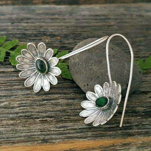 Vintage Flower Earrings in Silver Earrings