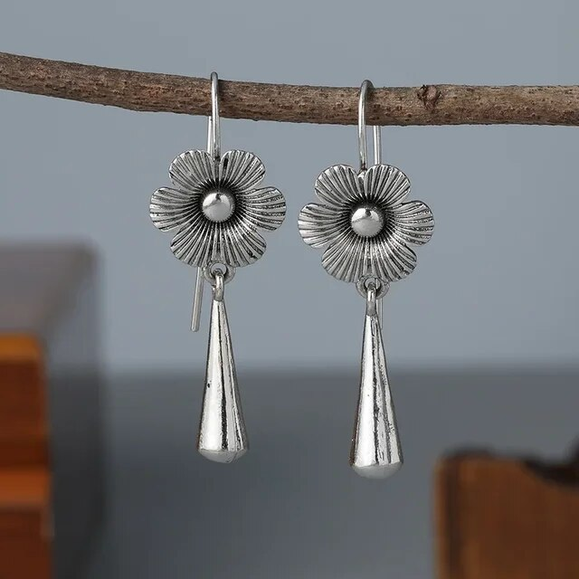 Vintage Silver Flower Dangling Earrings