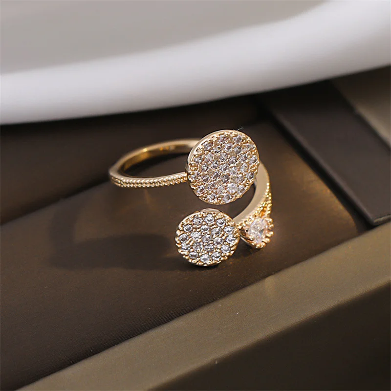 Elegant Bright Golden Plate Ring