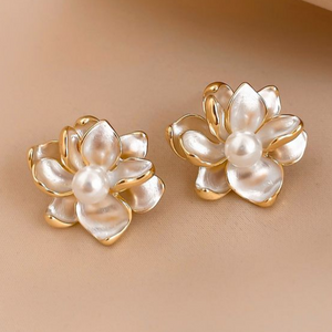 Elegant White Enamel Flower Pearl