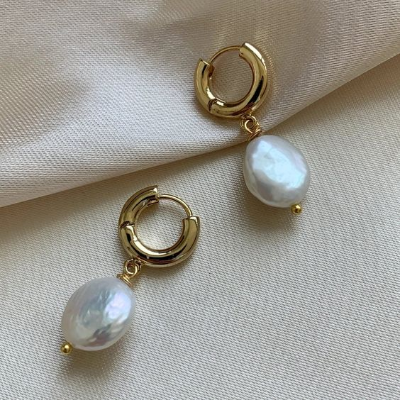 Elegant Baroque Pearl Golden