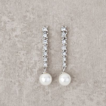 Elegant Silver Zirconia Pearl