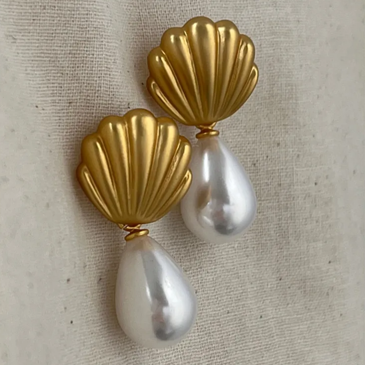 Elegant Golden Shell Pearl