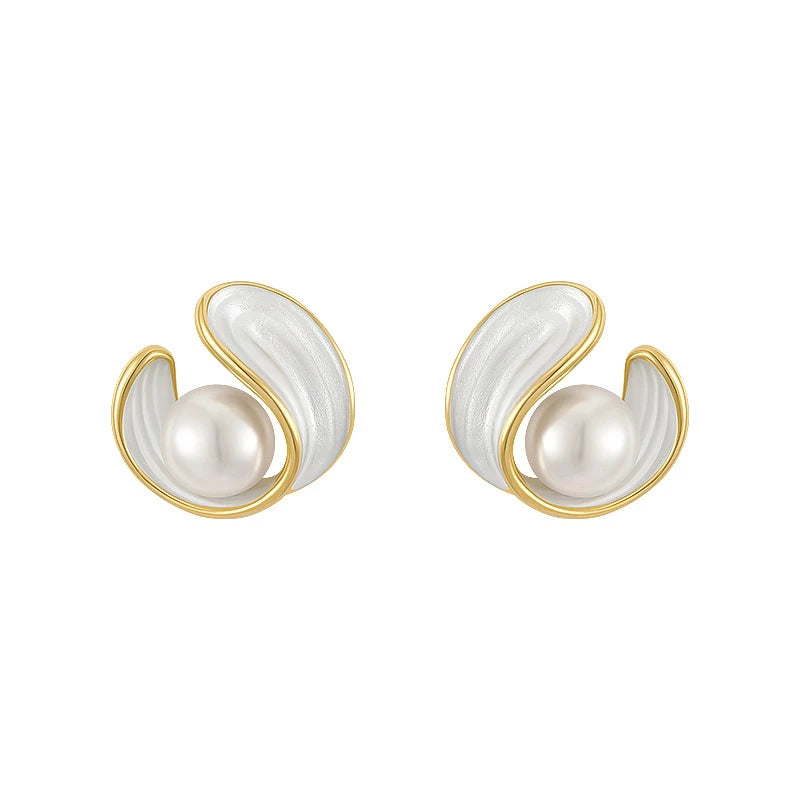 Luxury  with White Opal and Pearls in Gold
