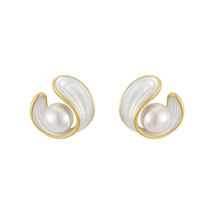 Luxury  with White Opal and Pearls in Gold