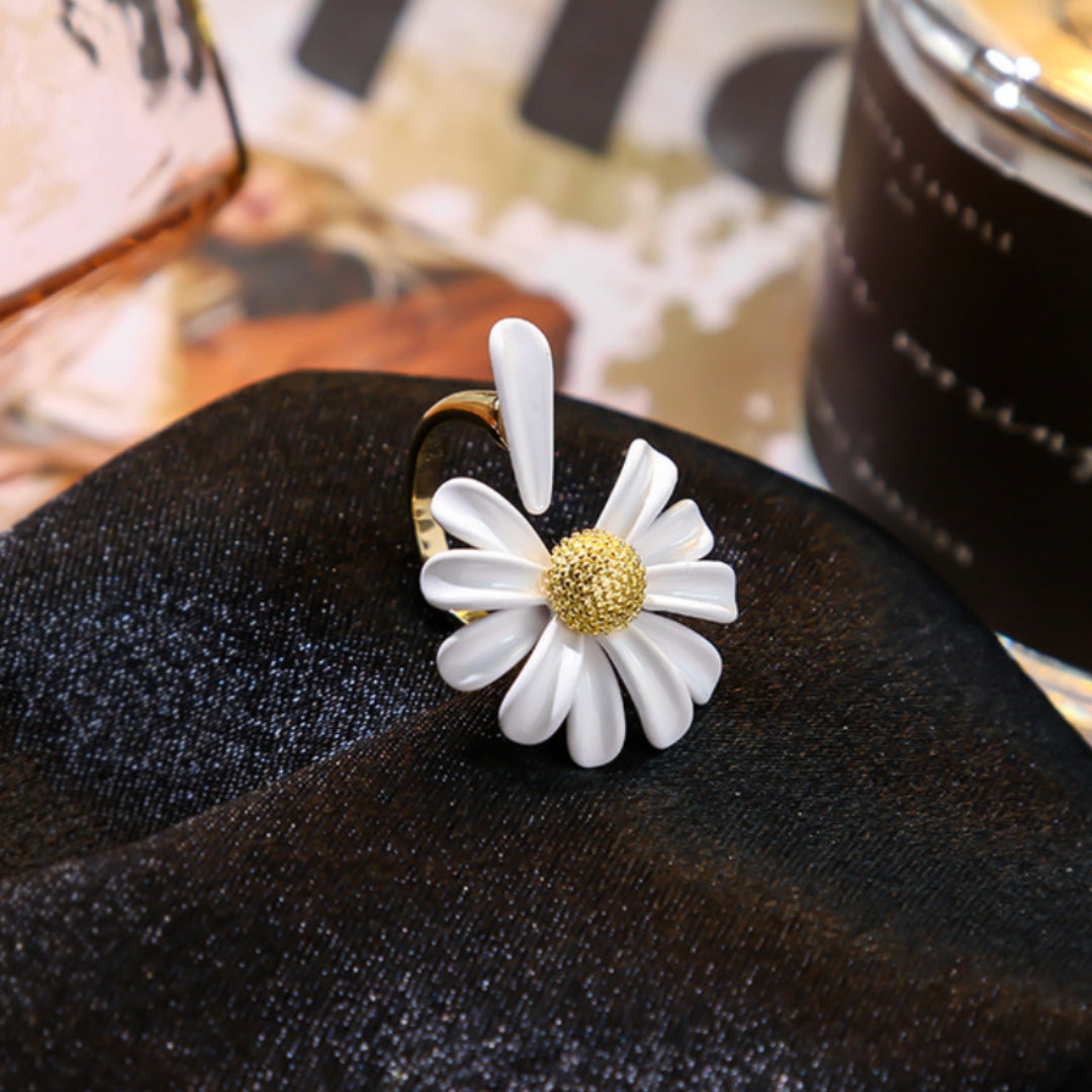 Adjustable Realistic Golden Daisy Ring