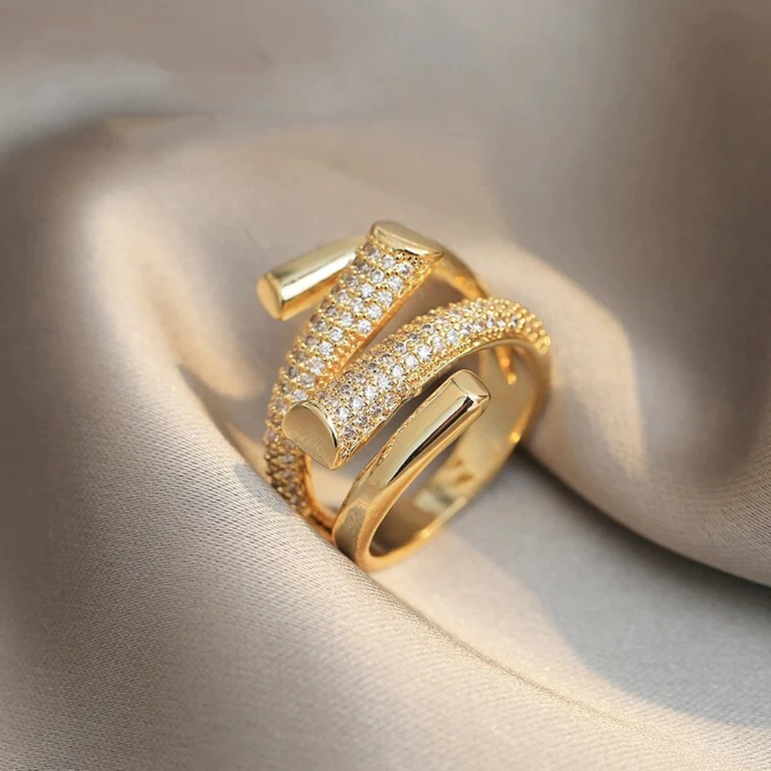 Luxury Adjustable Ring with Zirconia in Gold