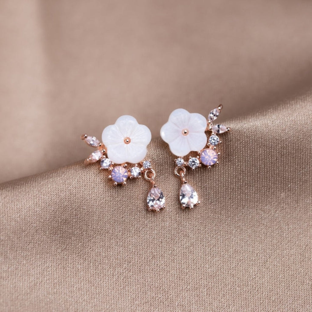 White Floral Earrings with Zirconia in Gold