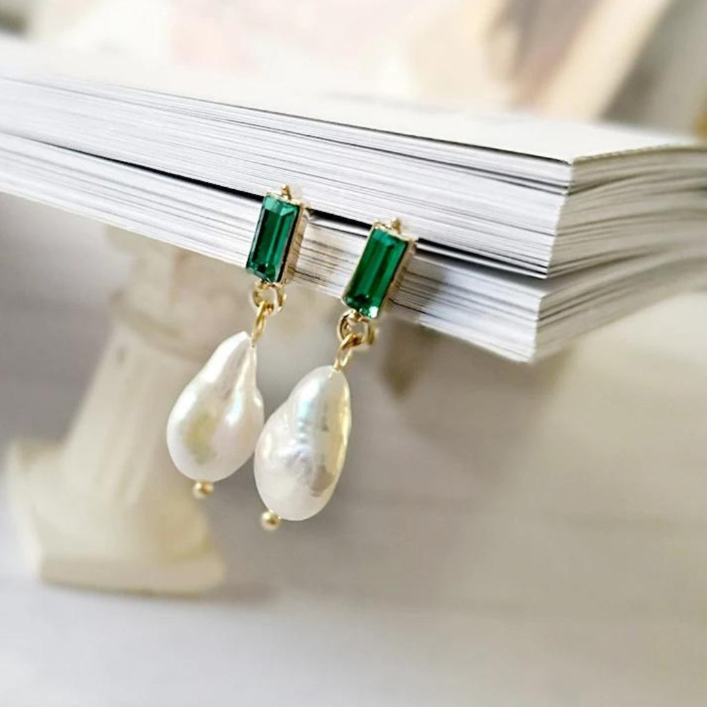 Pearl Earrings with Green Zirconia in Gold