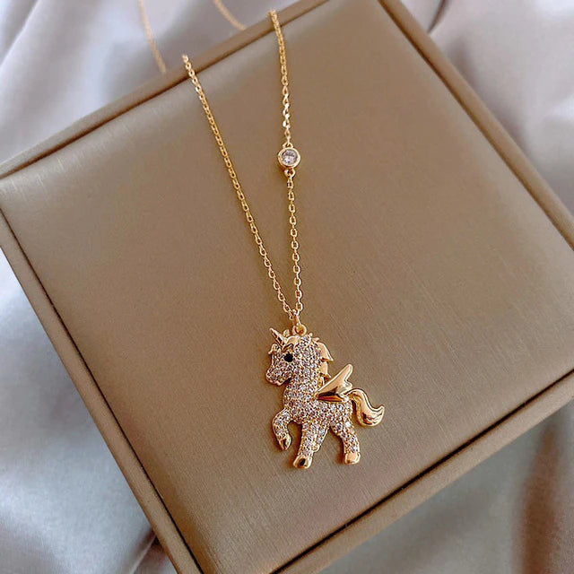 Unicorn Pendant with Zirconia in Gold