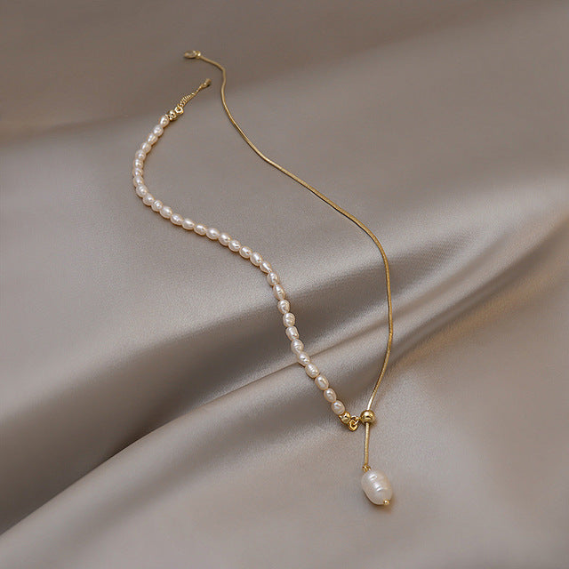 Pearl Pendant Necklace in Gold