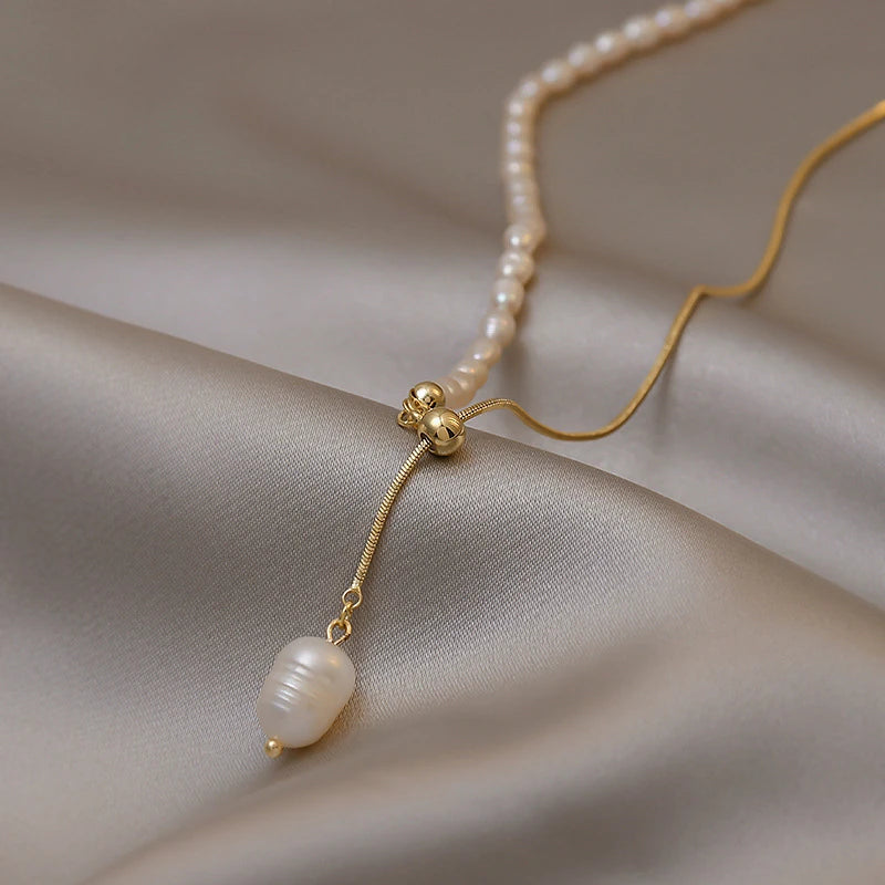 Pearl Pendant Necklace in Gold