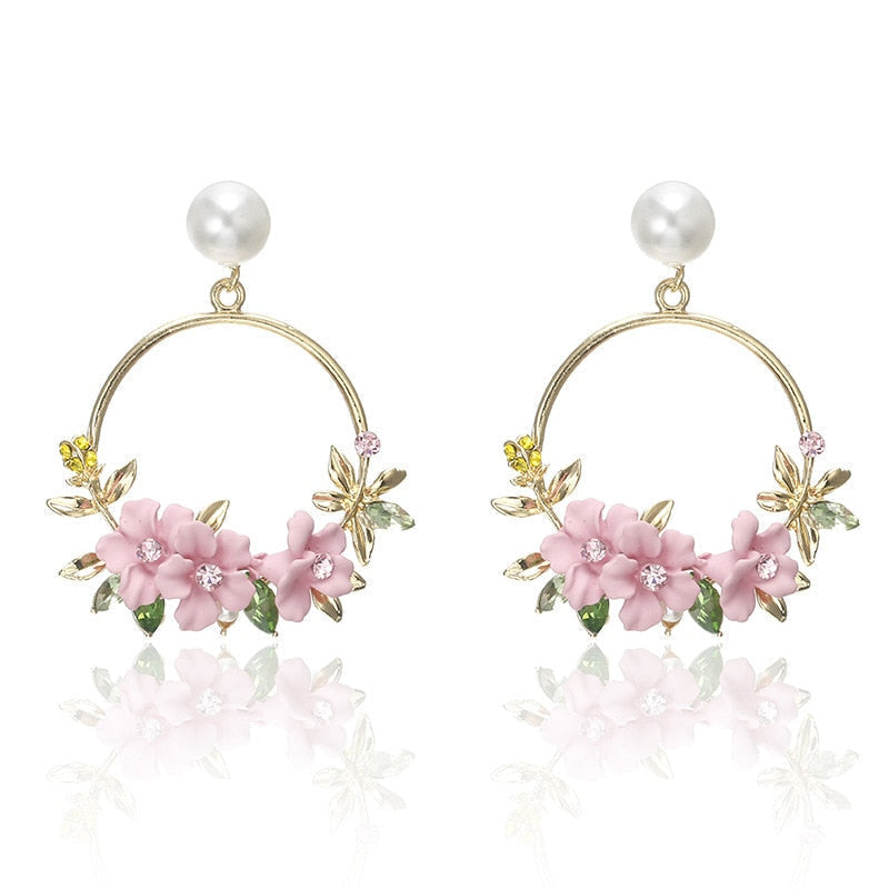 Flower and Pearl Earrings in Gold