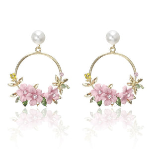 Flower and Pearl Earrings in Gold