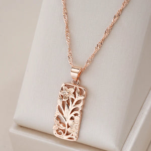 Vintage Flower Pendant Necklace