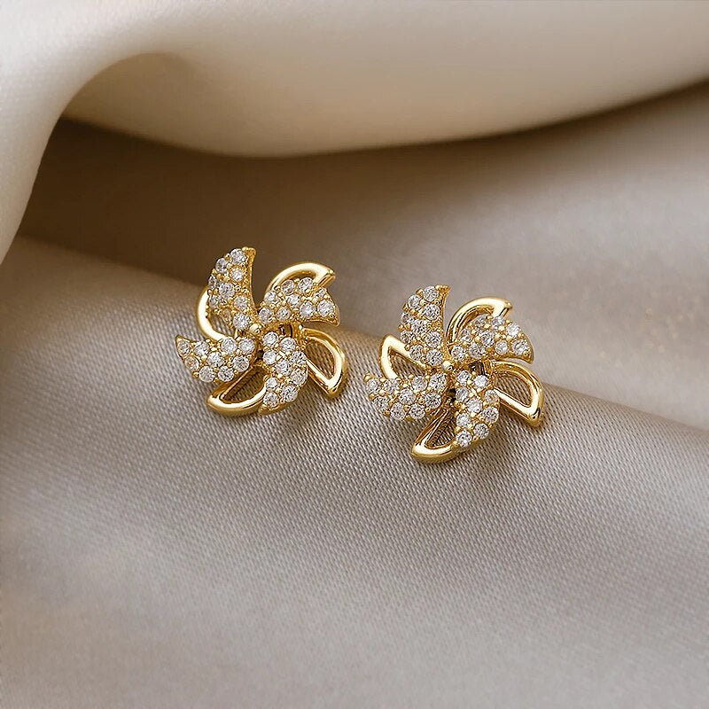 Pinwheel  with Zirconia in Gold