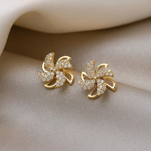 Pinwheel  with Zirconia in Gold