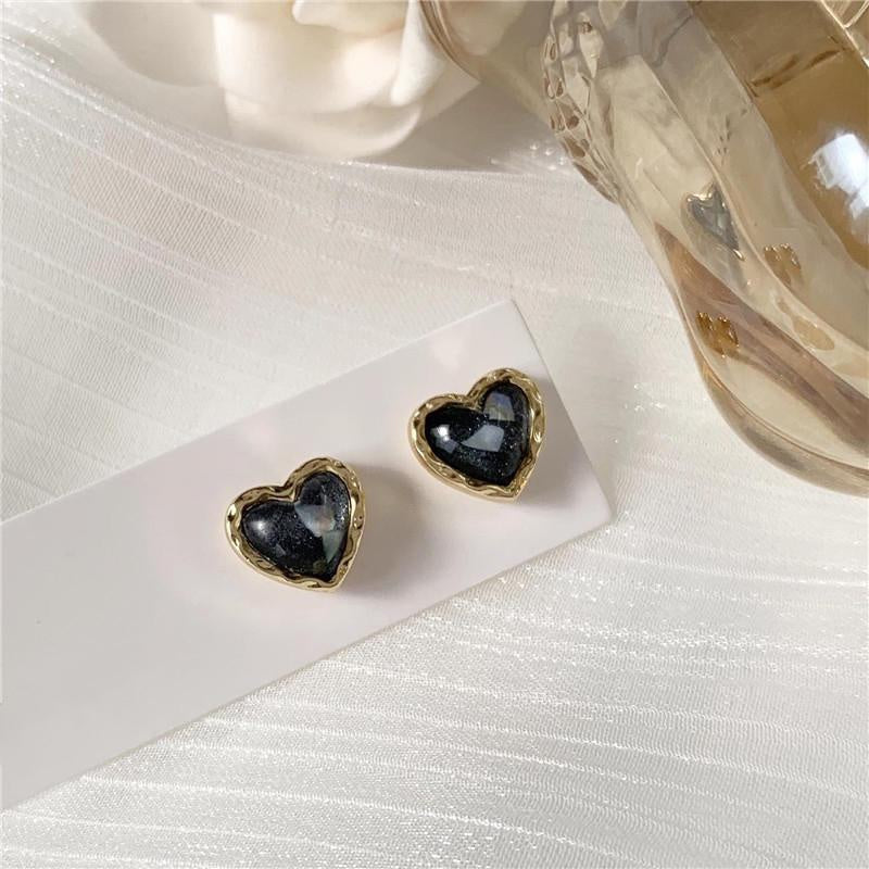 Heart earrings with crystal in gold