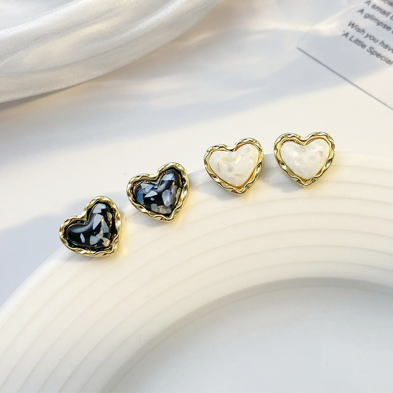 Heart earrings with crystal in gold