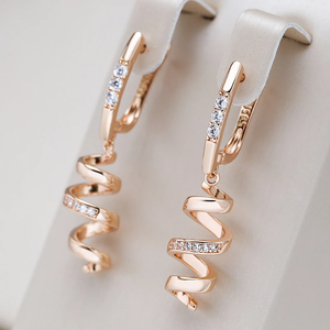 Elegant Spiral Earrings with Zirconia in Gold