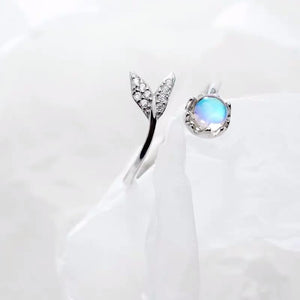 Dolphin Tail Adjustable Ring in Silver and Blue Zirconia